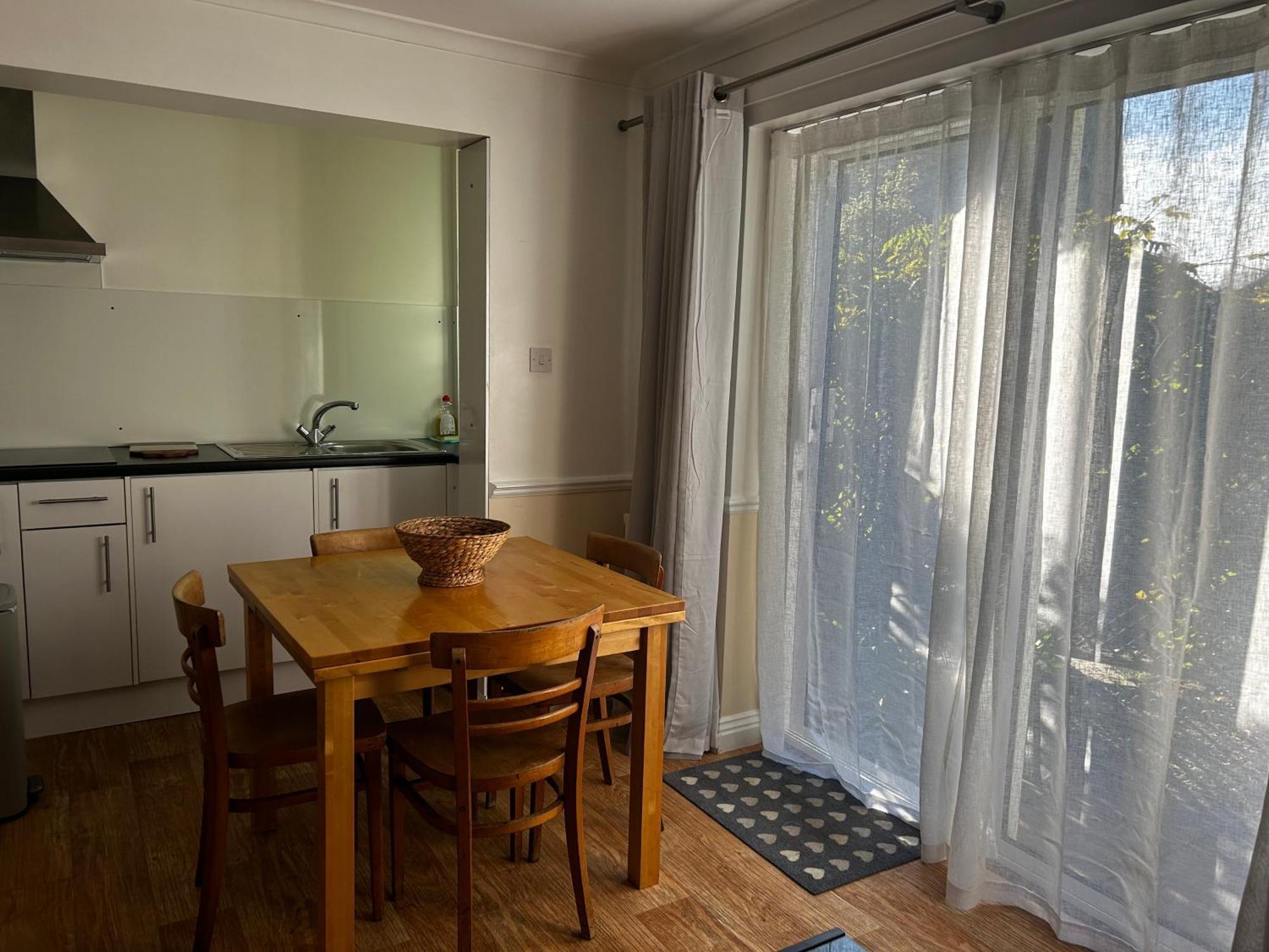 Byways Serviced Apartments Σαλισμπέρι Εξωτερικό φωτογραφία